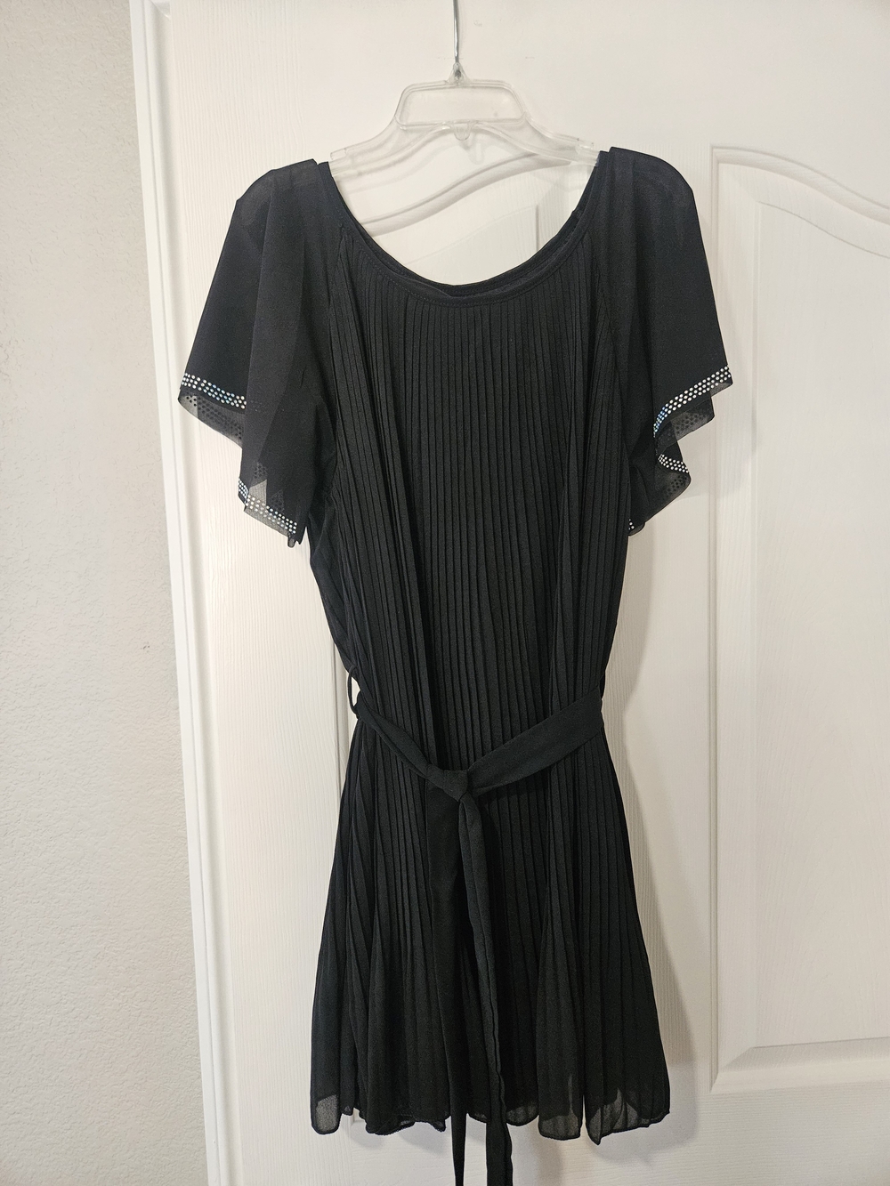 Black Pleated Short Sleeve Belted Dress. Smoke Pet Free Home
